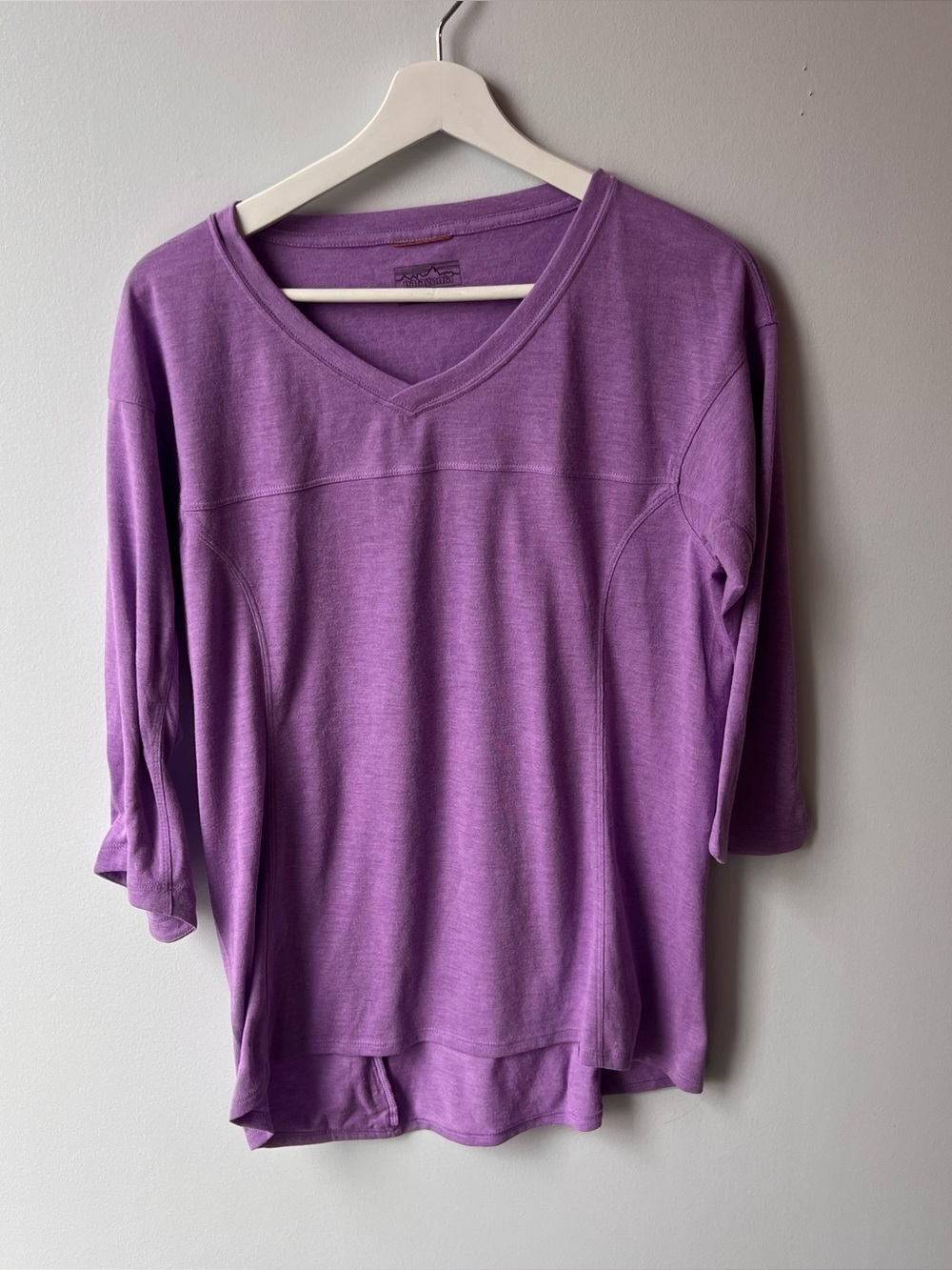 Patagonia Women’s lilac Purple Relaxed V-Neck 3/4 length Sleeves Women's Top